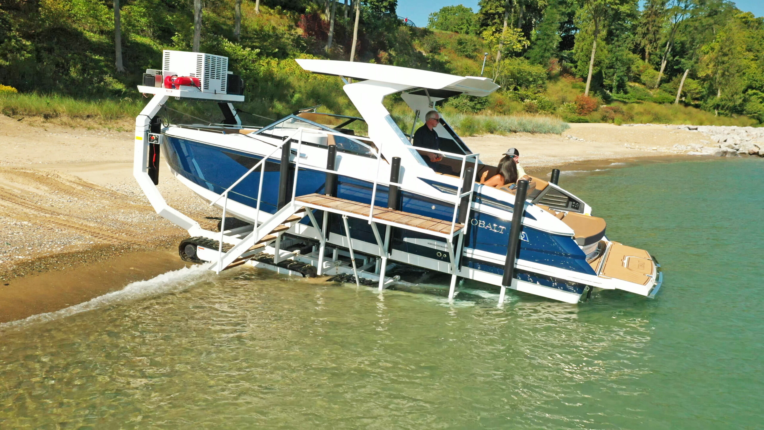 Beachlauncher moving boat into water
